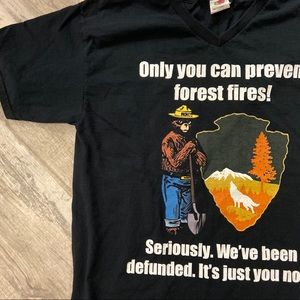 CamperSmoky the Bears V Neck Tee